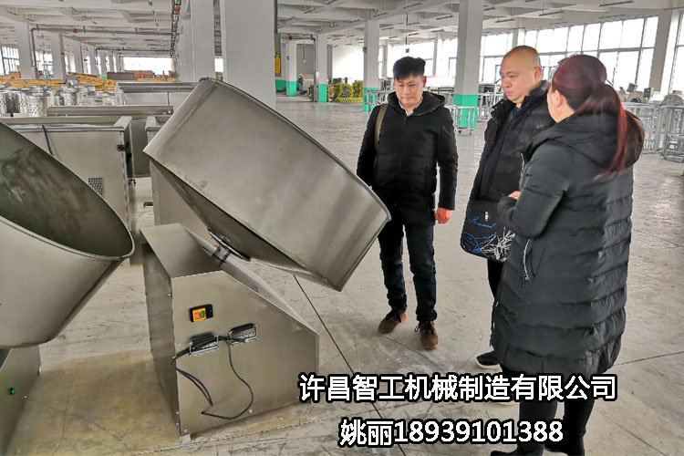 鄭州月旺食品李總一行兩人來到許昌智工再次采購(gòu)湯圓機(jī)