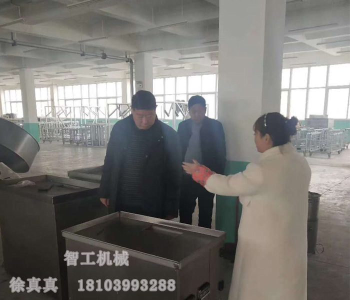魯山老客戶再次來許昌智工考察訂購(gòu)湯圓機(jī)、元宵制陷機(jī)！