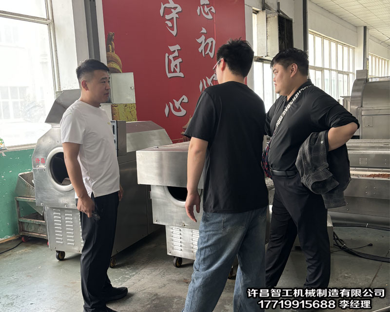 4月26日客戶來(lái)廠考察并訂購(gòu)多功能電磁炒貨機(jī)一臺(tái)