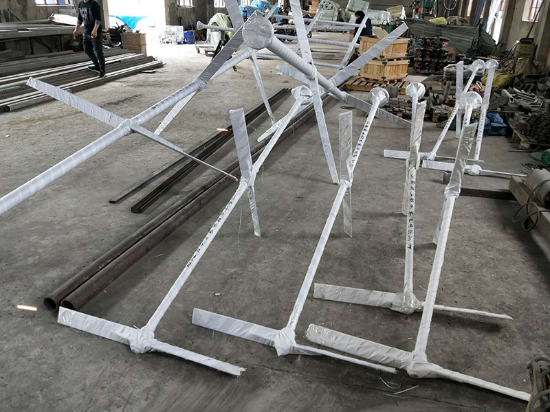 2019年4月3日，河南開(kāi)封某制藥公司采購(gòu)的10臺(tái)溶藥槽、混合反應(yīng)槽攪拌設(shè)備如期發(fā)貨。